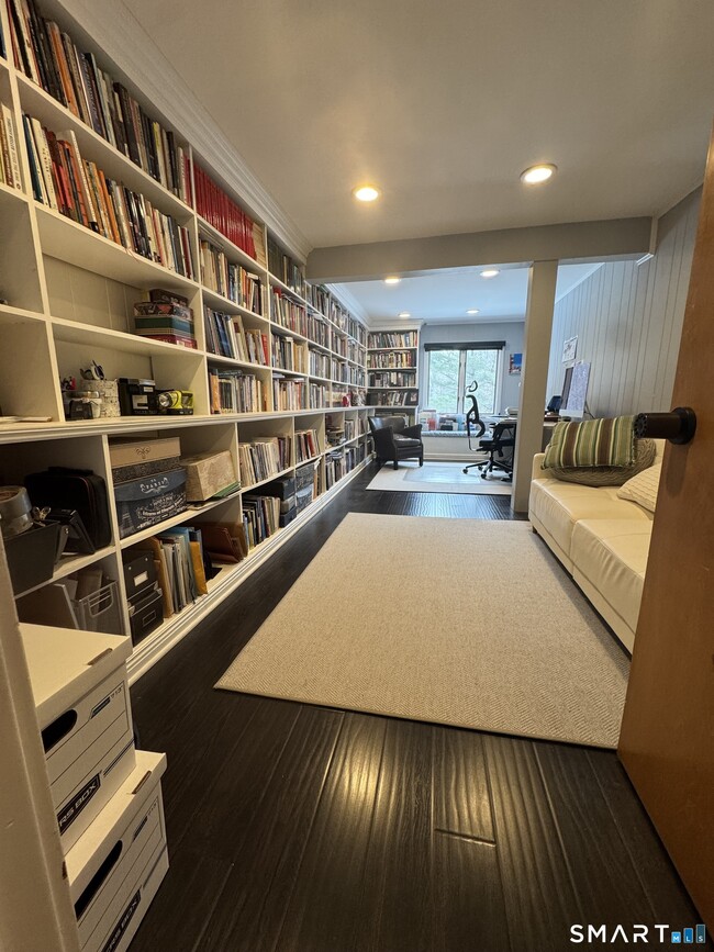 Building Photo - 86 Shady Knoll Dr