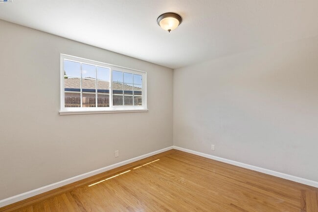 Building Photo - 666 Bluefield Ln