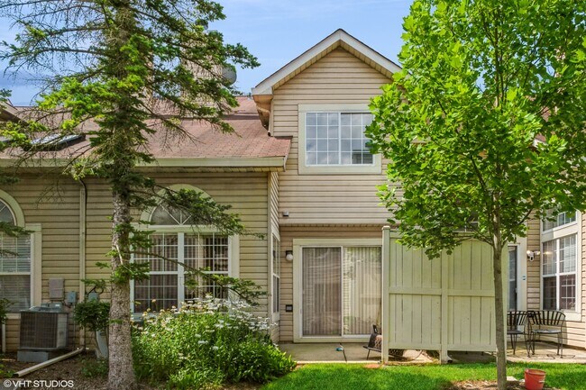 Building Photo - 1252 S Parkside Dr