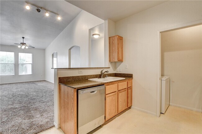 Building Photo - 10550 W Alexander Rd