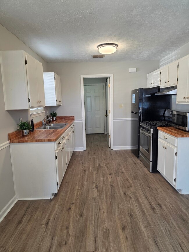 Building Photo - 217 S Hancock St