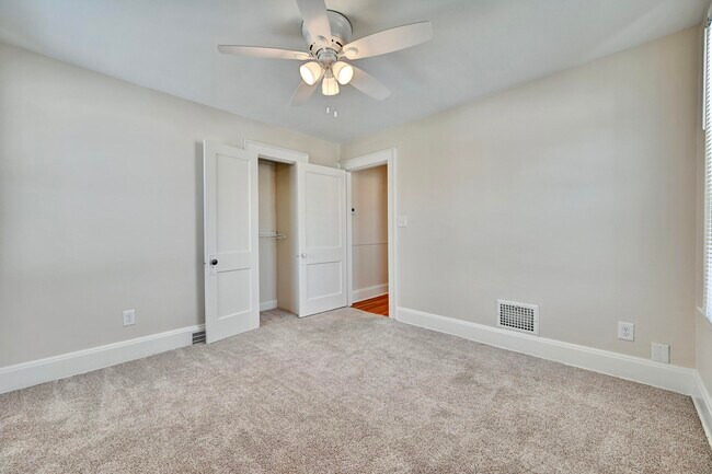 Building Photo - 832 St James Ave