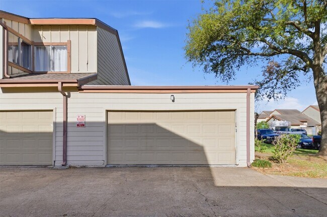 Building Photo - 12503 Newbrook Dr