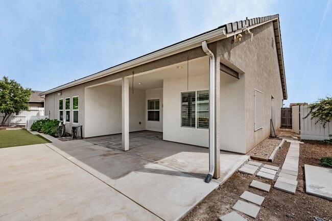 Building Photo - Amazing 3 Bedroom+Flex Room/2 Bath/3 Car G...