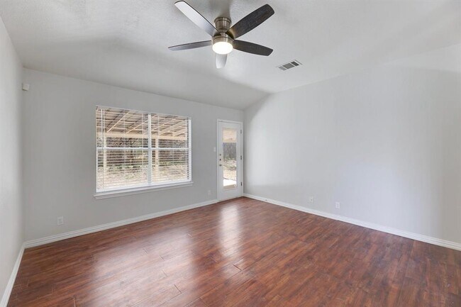 Building Photo - 9505 Woodvale Dr