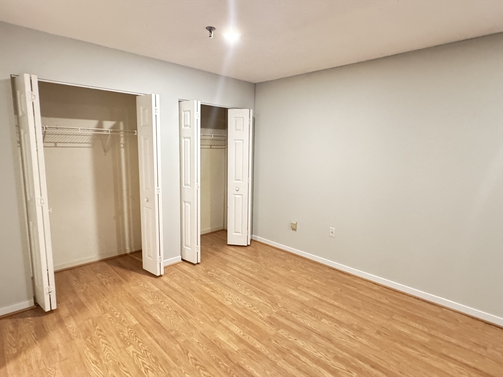 Building Photo - 152 Kelton St
