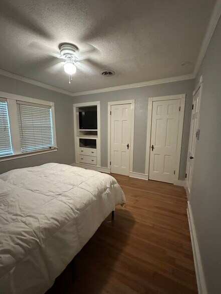 Second Bedroom - 4624 Calmont Ave