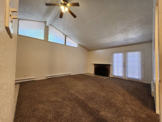 Building Photo - 677 E Clarion Dr