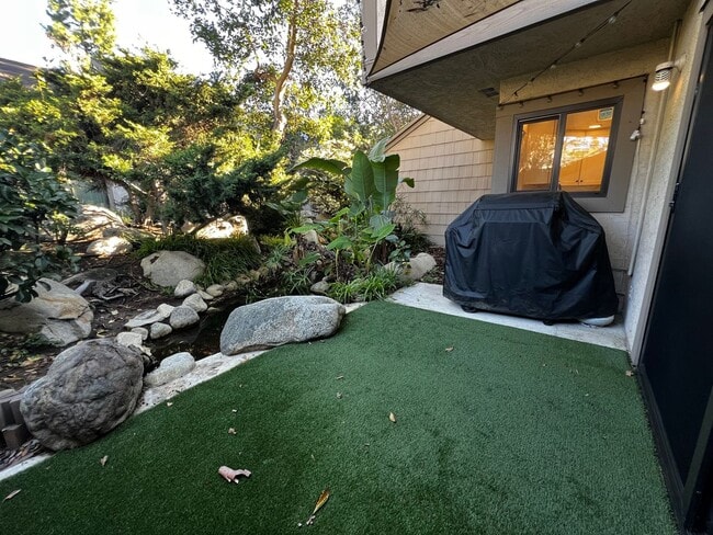 Building Photo - 2 Bedroom 3 Bath Condo for Rent in an Excellent Area of Fullerton