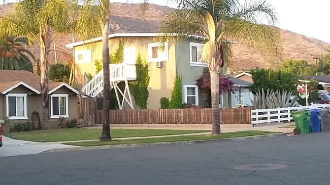 Building Photo - 876 Adele St