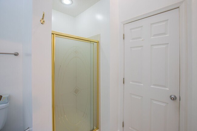 Building Photo - Lovely 2 BR/2 BA Condo in Germantown!