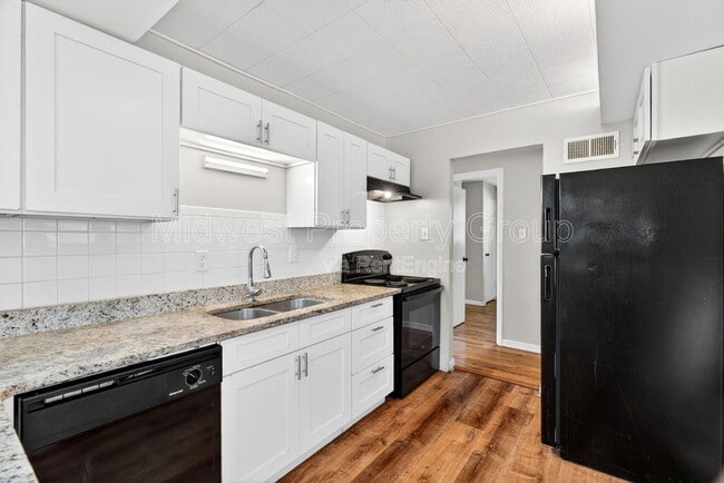 Building Photo - 710 Tyson Dr