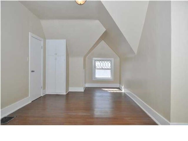 Building Photo - Charming 4-Bedroom, 2-Bathroom Home with T...