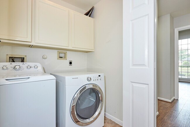 Building Photo - 6734 Wildacre Dr