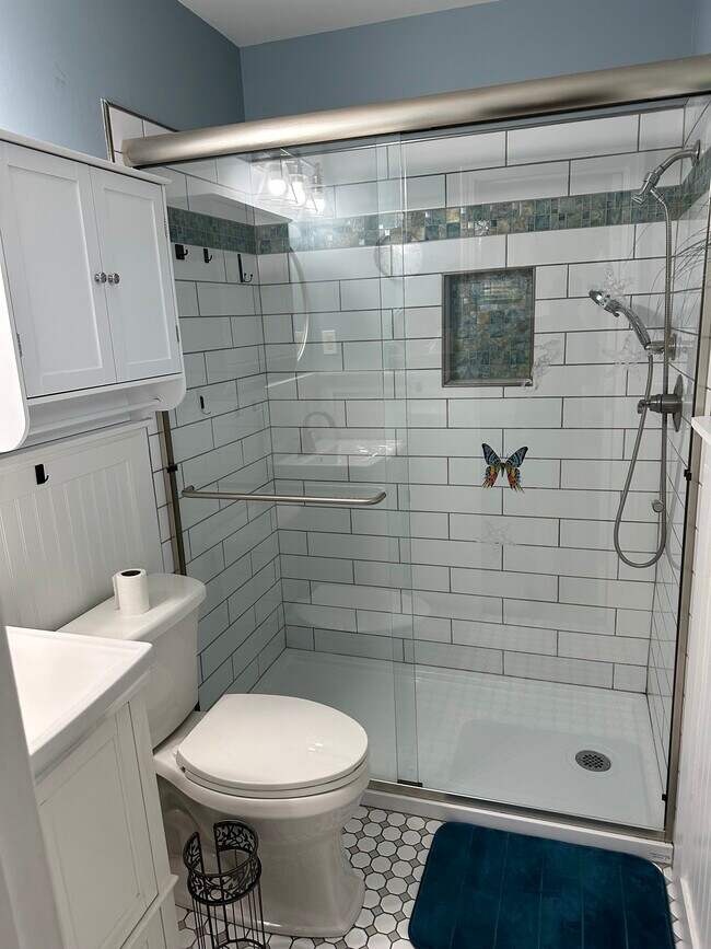 Building Photo - 236 Pine Ridge Dr