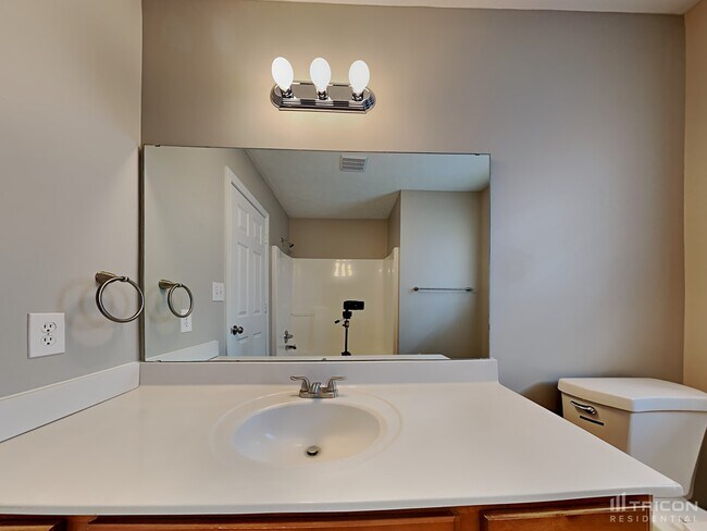 Building Photo - 4609 Clairmont Dr