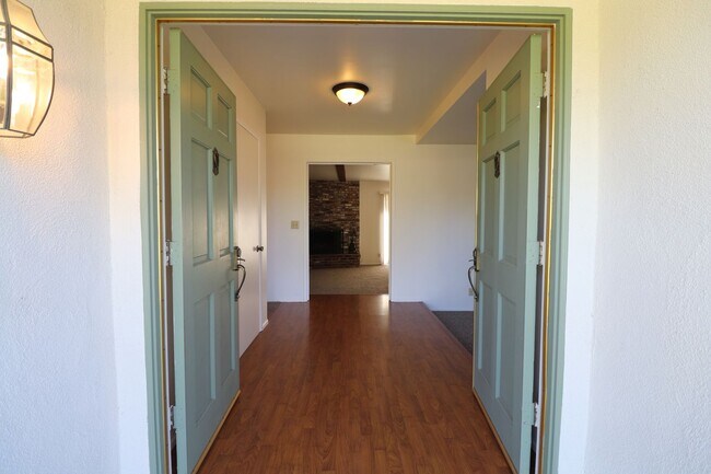 Building Photo - **Single-Story Foxenwoods Home on a Cul-de-Sac – Spacious Yard!**