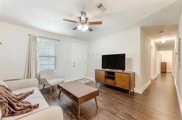 Building Photo - 1123 E Sycamore St