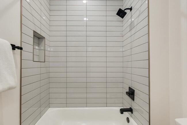 Building Photo - 5151 N 13th Pl