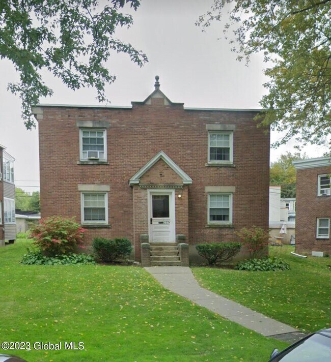 Primary Photo - 2224 Crescent Rd