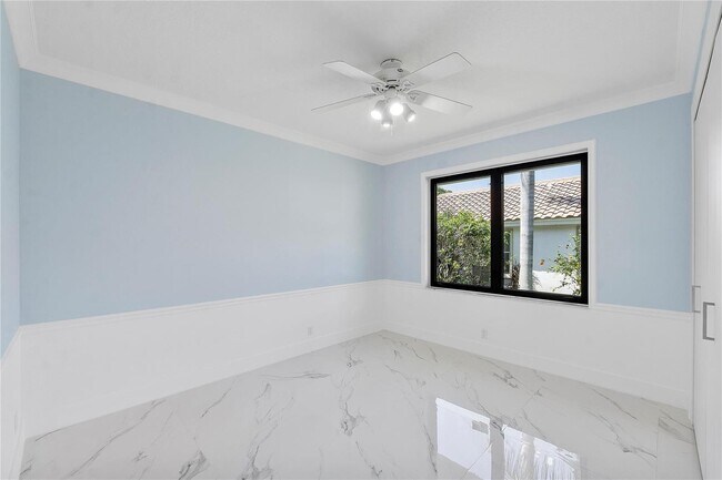 Building Photo - 410 Sabal Way