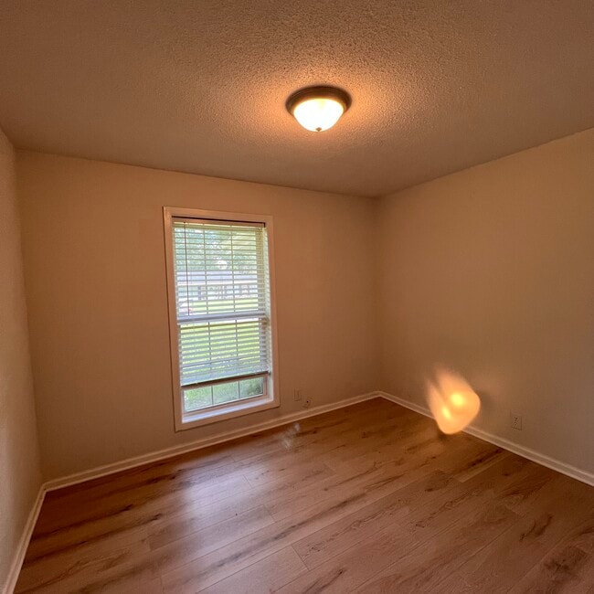 Building Photo - 106 Whispering Pines Loop