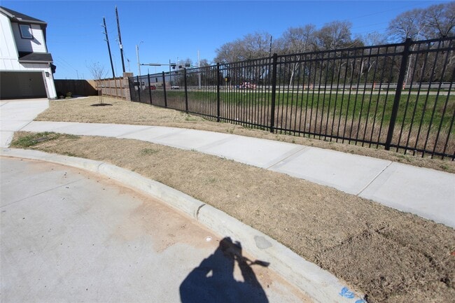 Building Photo - 27802 Western Crk Ct