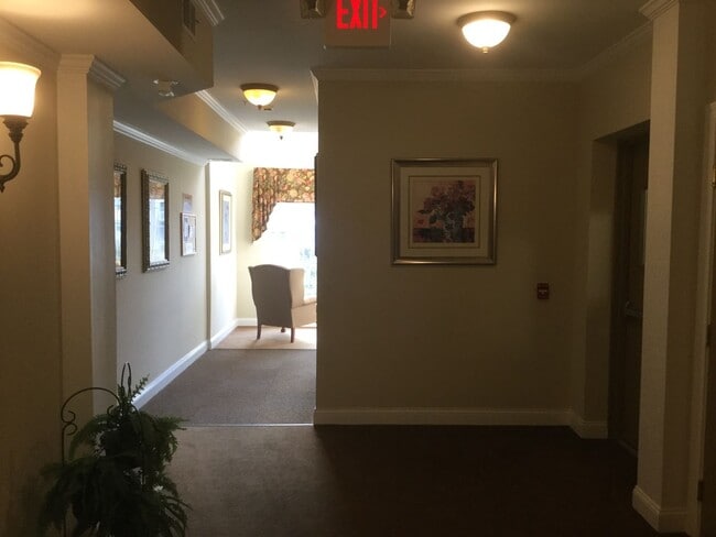 Building Photo - Condo unit 2BR 2 Baths 55+ and older