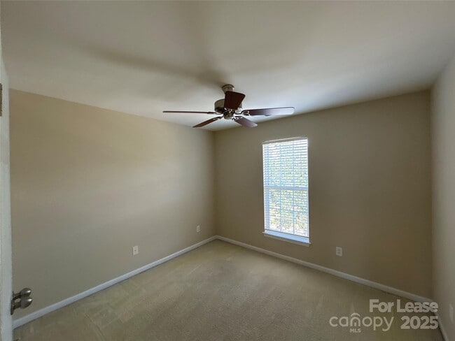 Building Photo - 8130 Bridgegate Dr