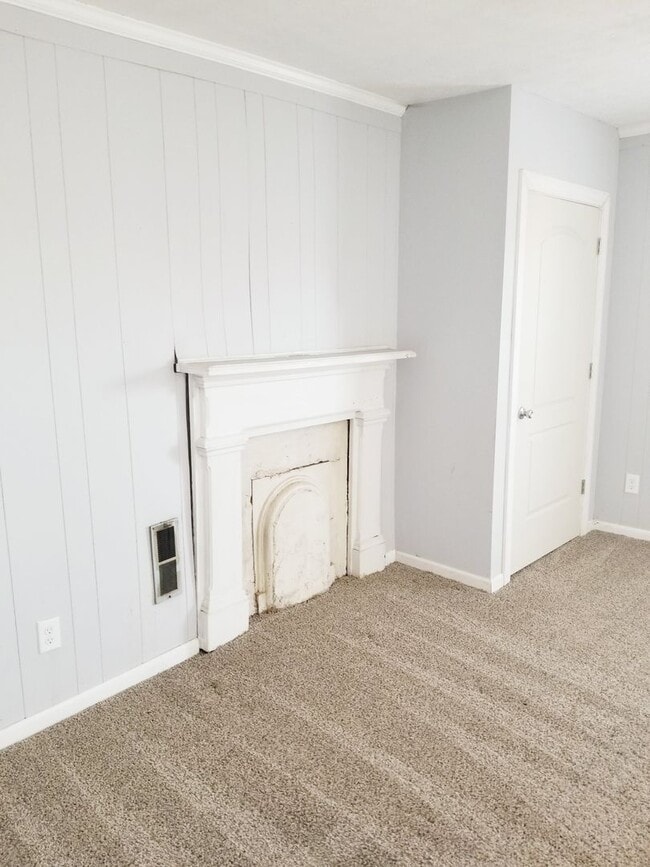 Building Photo - Two Bedroom Two Story Townhome Close to th...
