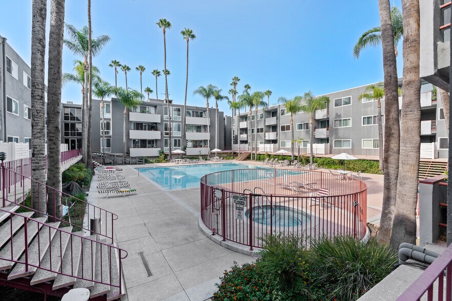 community pool - 4915 Tyrone Ave