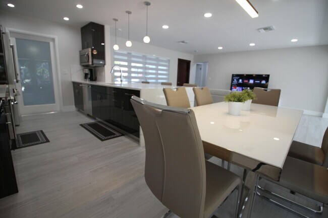 Building Photo - 2548 SE 14th St