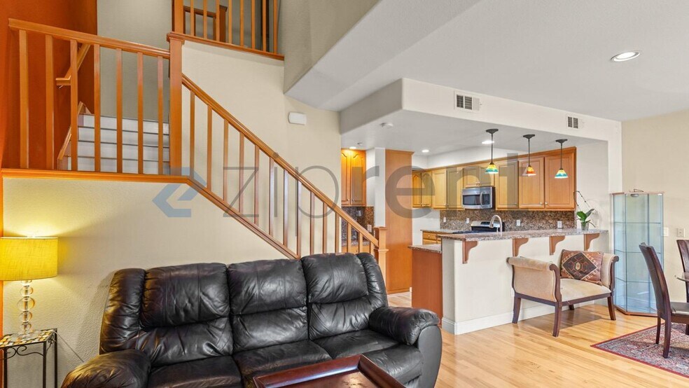 Building Photo - Unit