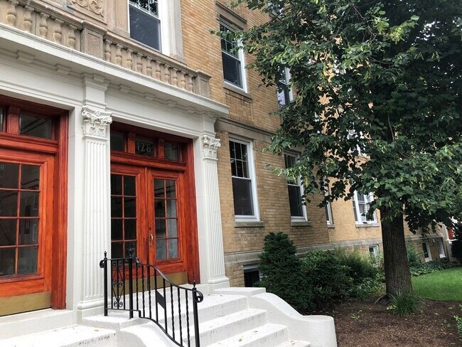 Primary Photo - 128 Sewall Ave