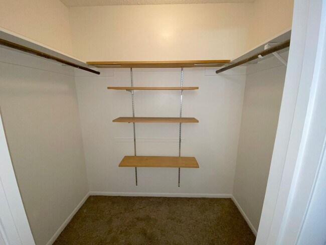 Building Photo - 843 Glen Martin Dr
