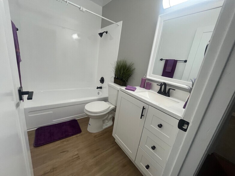 Building Photo - 941 Lewelling Blvd