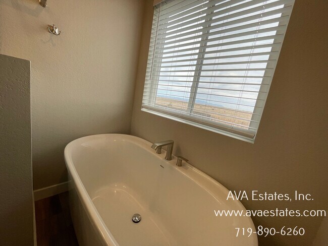 Building Photo - 2403 Sunrise Ln