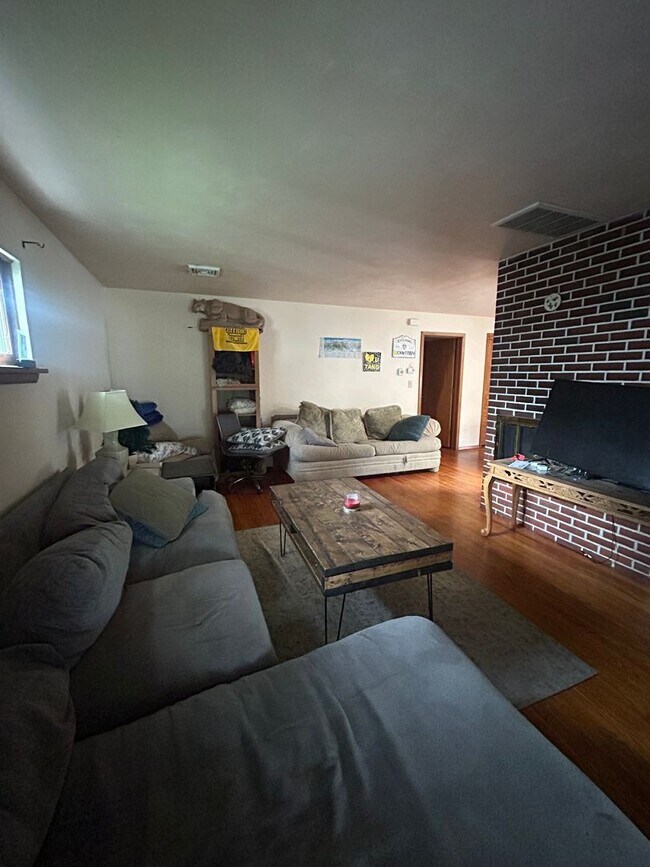 Building Photo - Charming Downtown State College Ranch Home Available August 2026