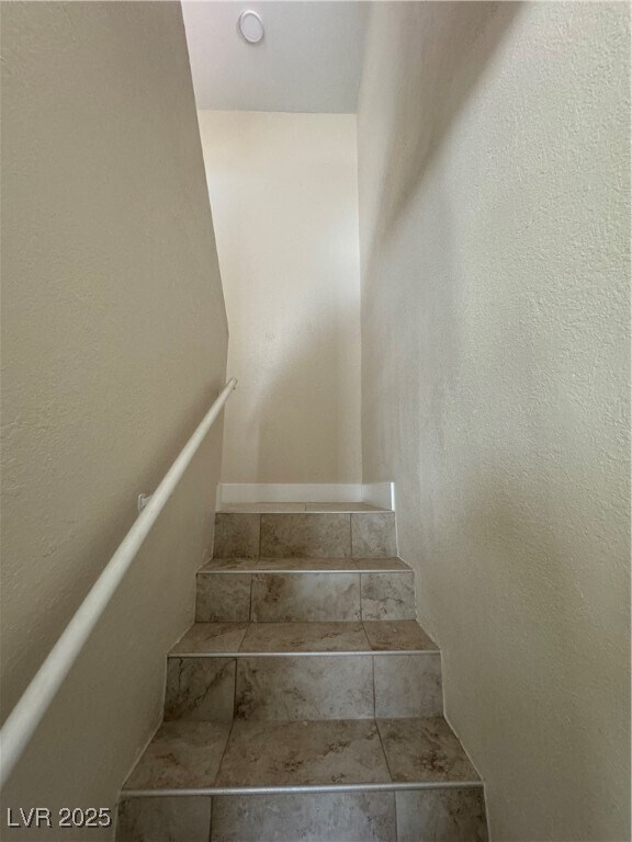 Building Photo - 640 E San Lorenzo St