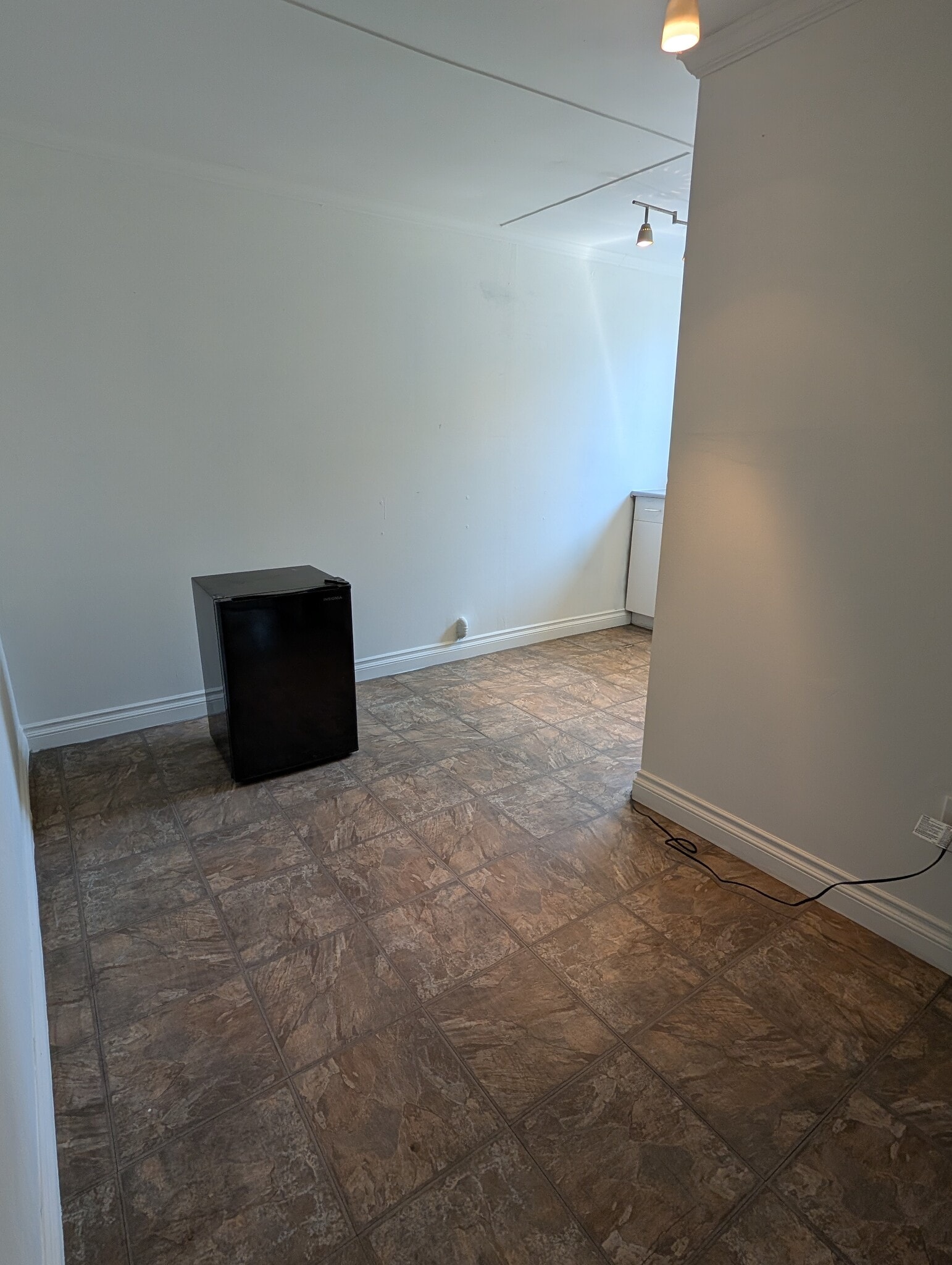 Kitchenette - 7781 Bently Ave