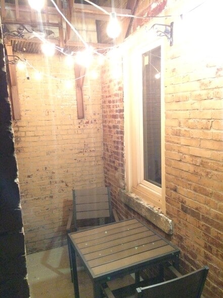 Private outdoor space - 2211 Sarah St