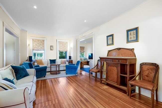 Building Photo - 5 Gerlach Pl