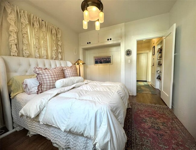 Building Photo - 807 Leonard St