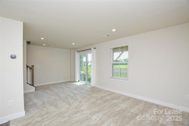 Building Photo - 9833 Oaklawn Blvd NW
