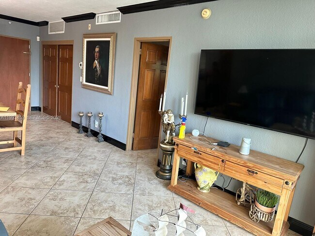 Building Photo - 3801 S Ocean Dr