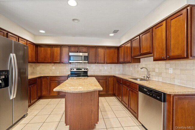 Building Photo - 90 Foxwood Dr