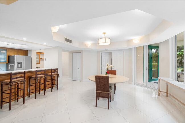 Building Photo - 100 SE 5th Ave