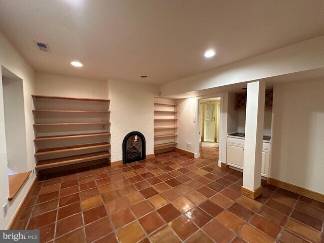 Building Photo - 5509 Thornbush Ct