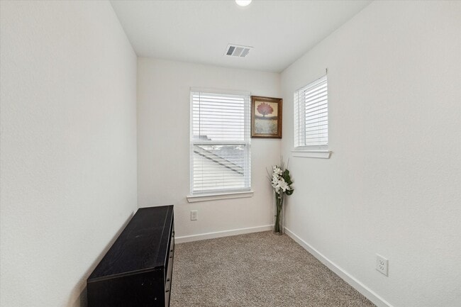 Building Photo - 7122 Clearwater Cv Dr