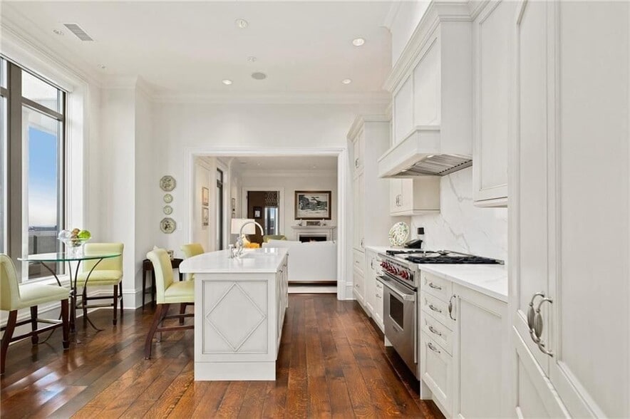 Building Photo - 3376 Peachtree Rd